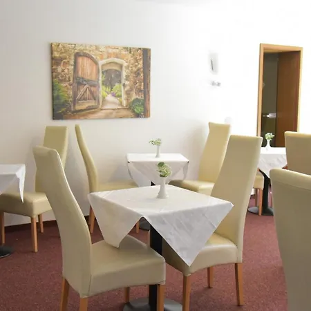 Haus Bambi בית הארחה 3*